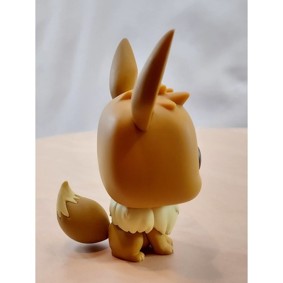 Funko POP! Pokémon Eevee #577 Vinyl Figurine - Picture 4 of 6